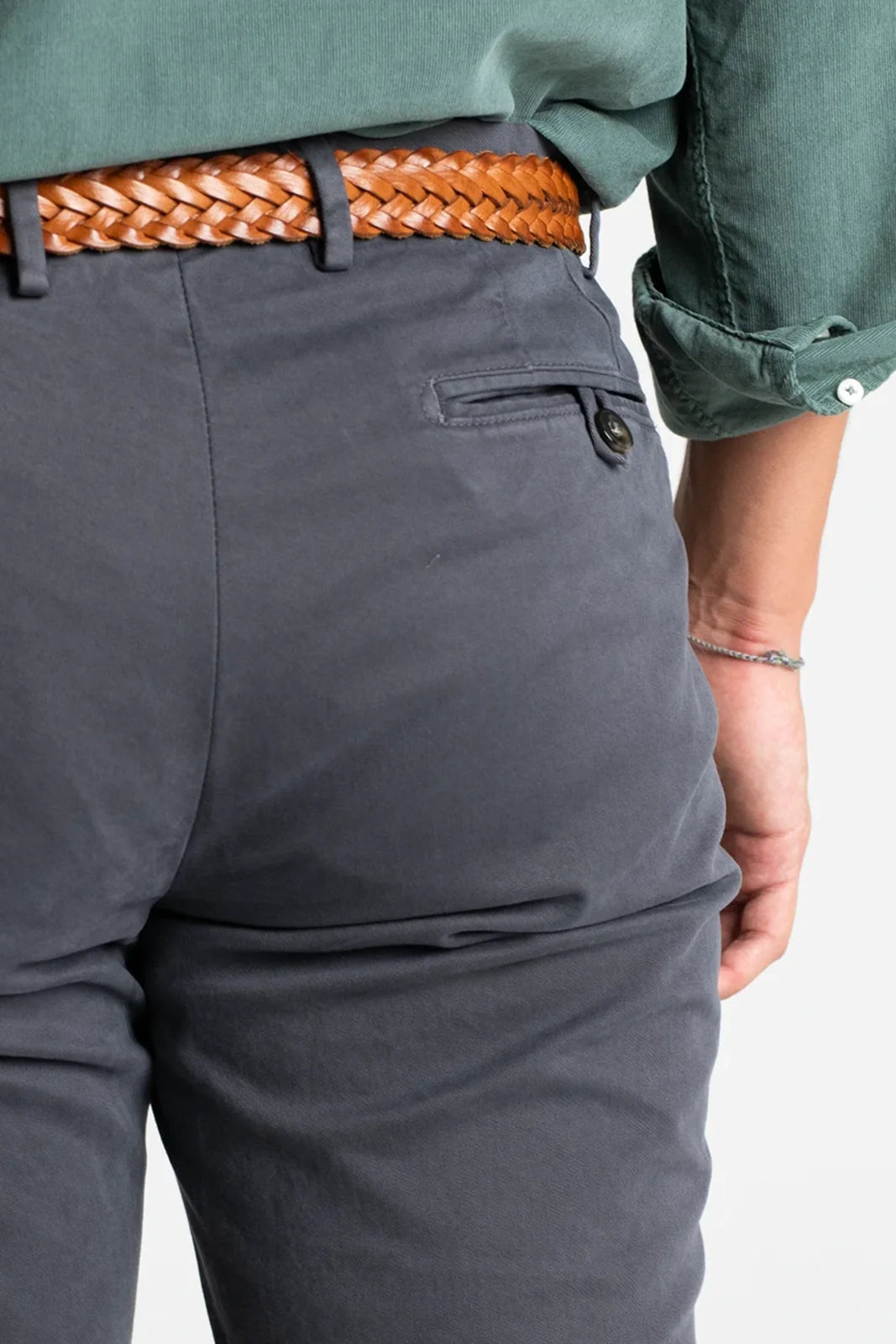 PANTALÓN CHINO GRIS OSCURO