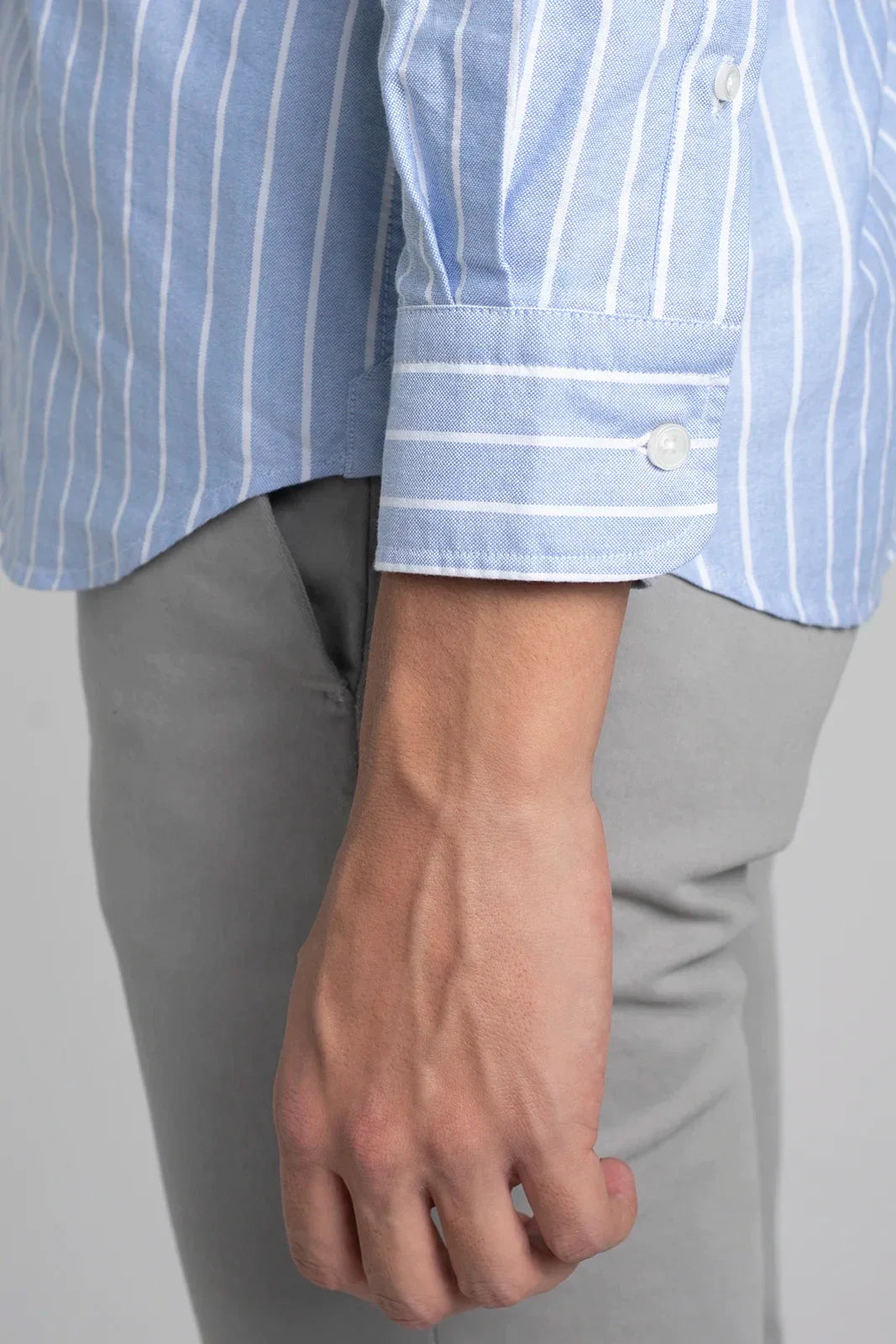 CAMISA AZUL CON RAYA BLANCA