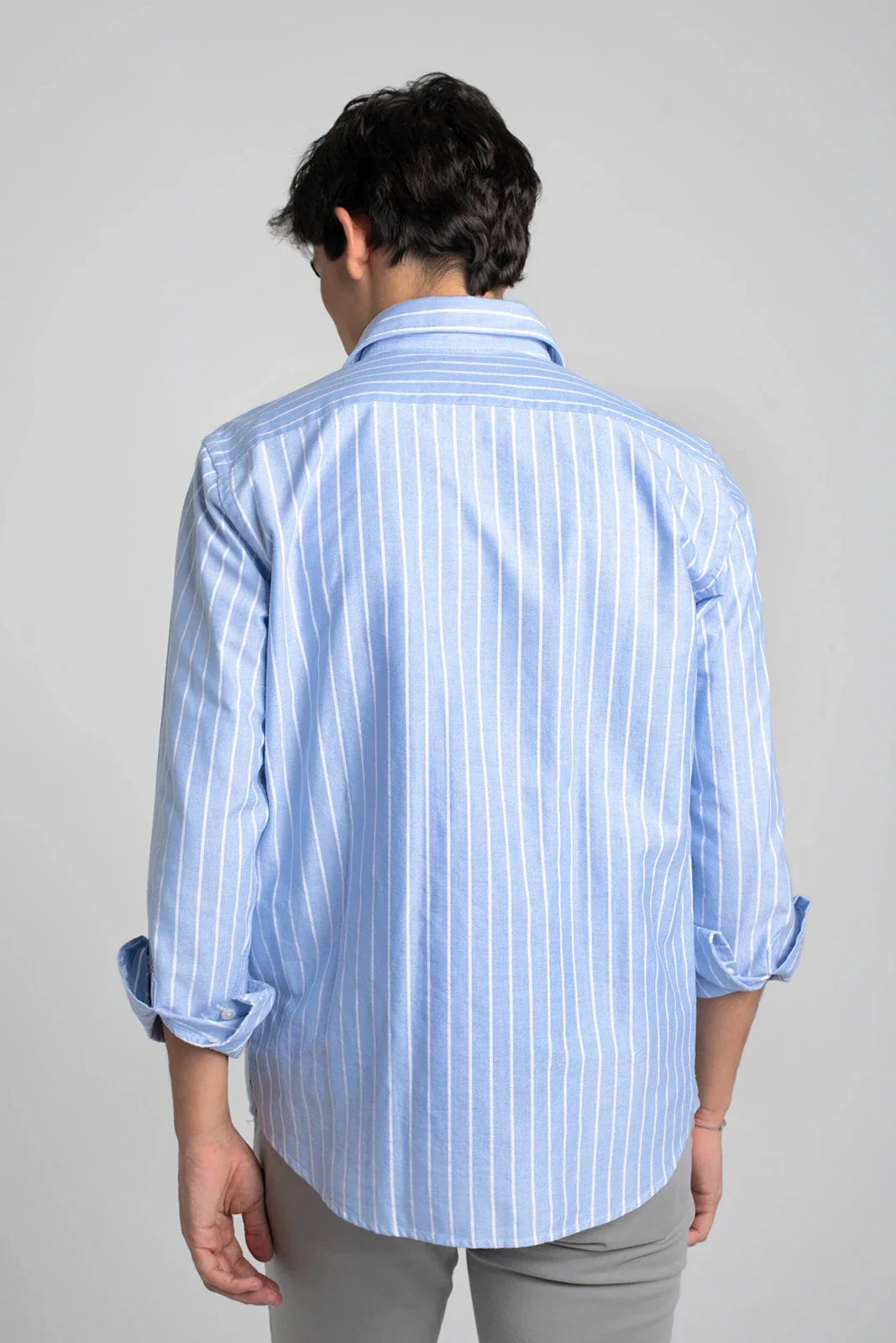 CAMISA AZUL CON RAYA BLANCA