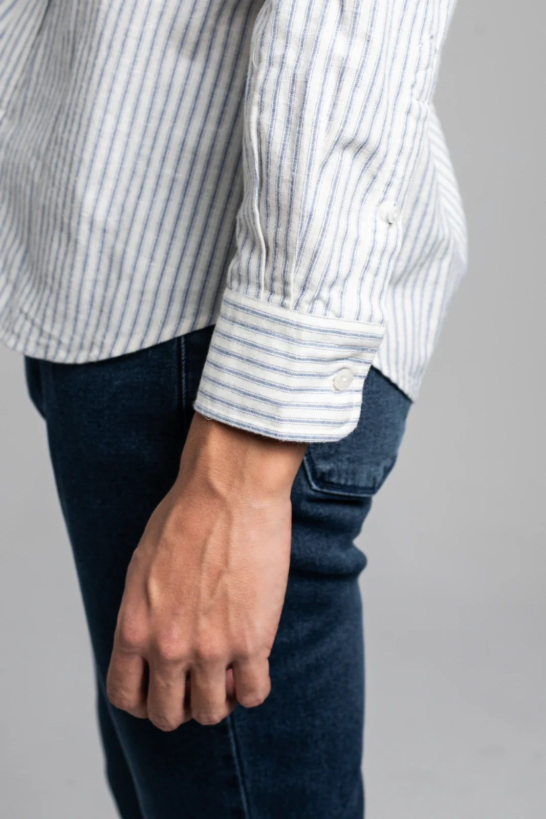 CAMISA HUESO RAYAS AZULES