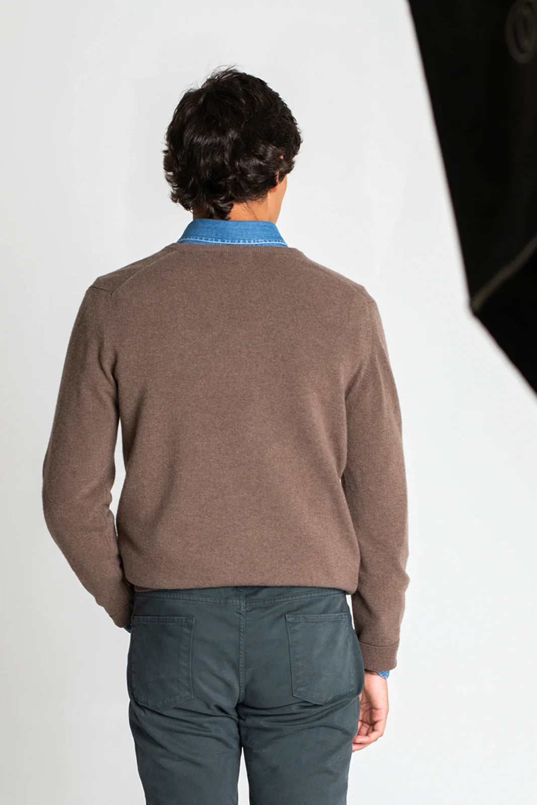 JERSEY CUELLO PICO TABACO