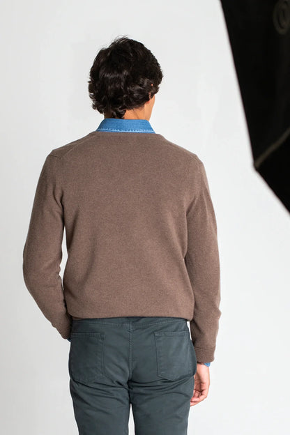 JERSEY CUELLO PICO TABACO