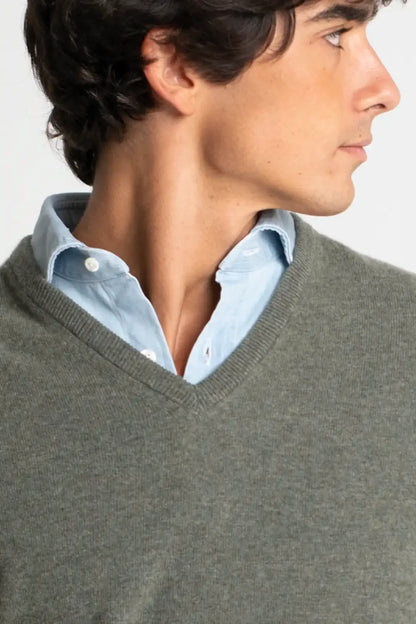 JERSEY CUELLO PICO VERDE OLIVA