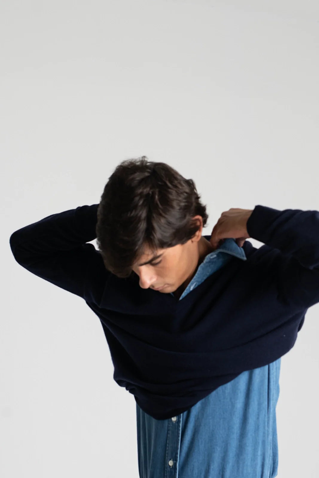 JERSEY CUELLO PICO AZUL MARINO