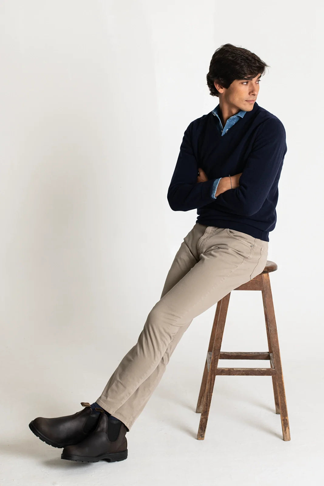 JERSEY CUELLO PICO AZUL MARINO