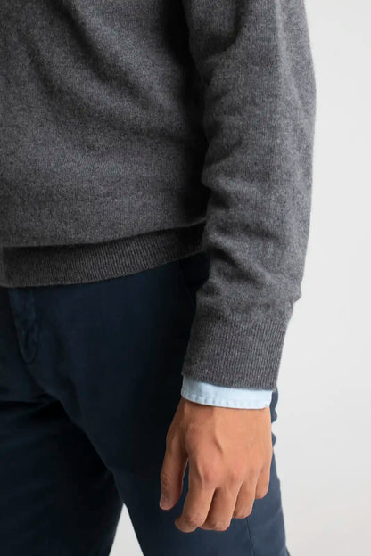 JERSEY CUELLO PICO GRIS