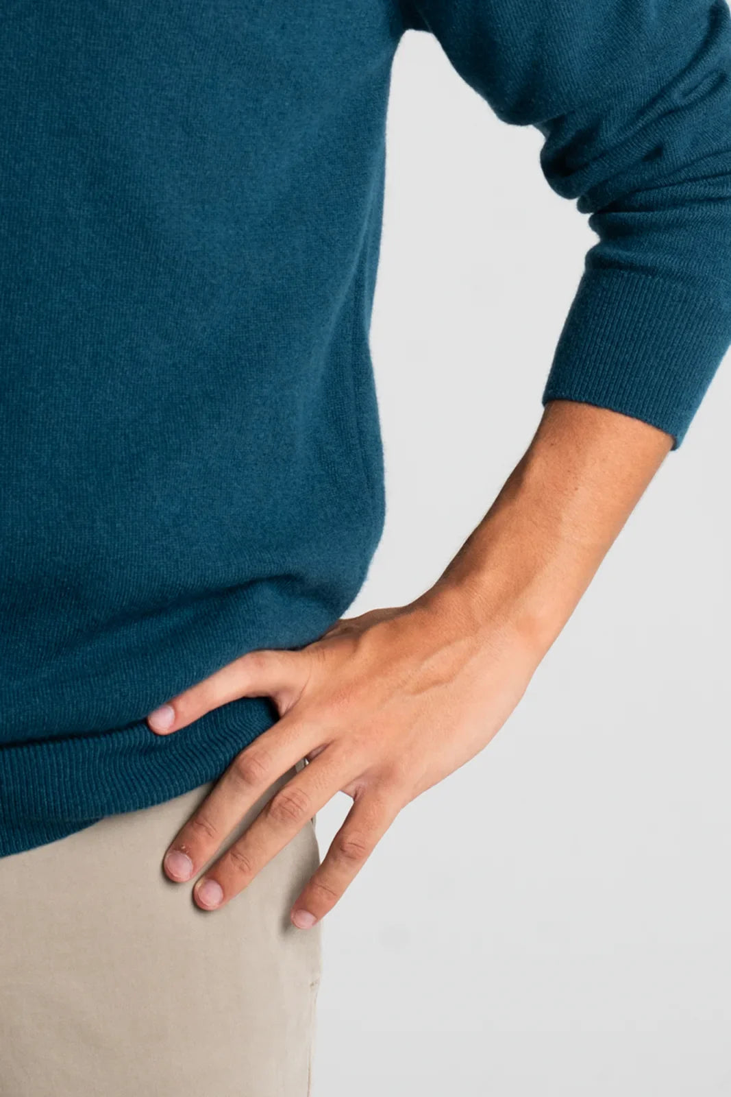 JERSEY CUELLO PICO AZUL VERDOSO