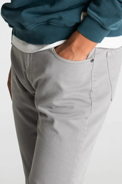 PANTALÓN 5 BOLSILLOS GRIS