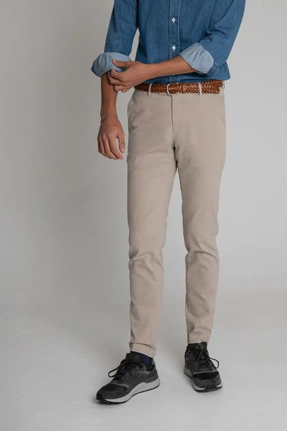 PANTALÓN CHINO BEIGE