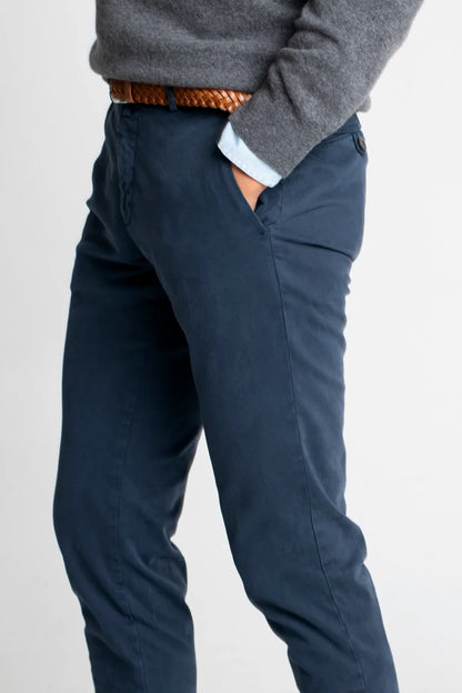 PANTALÓN CHINO AZUL MARINO