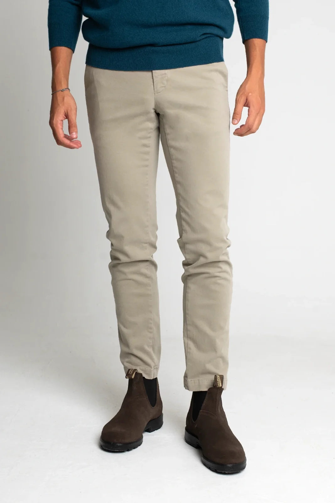 PANTALÓN CHINO TOPO