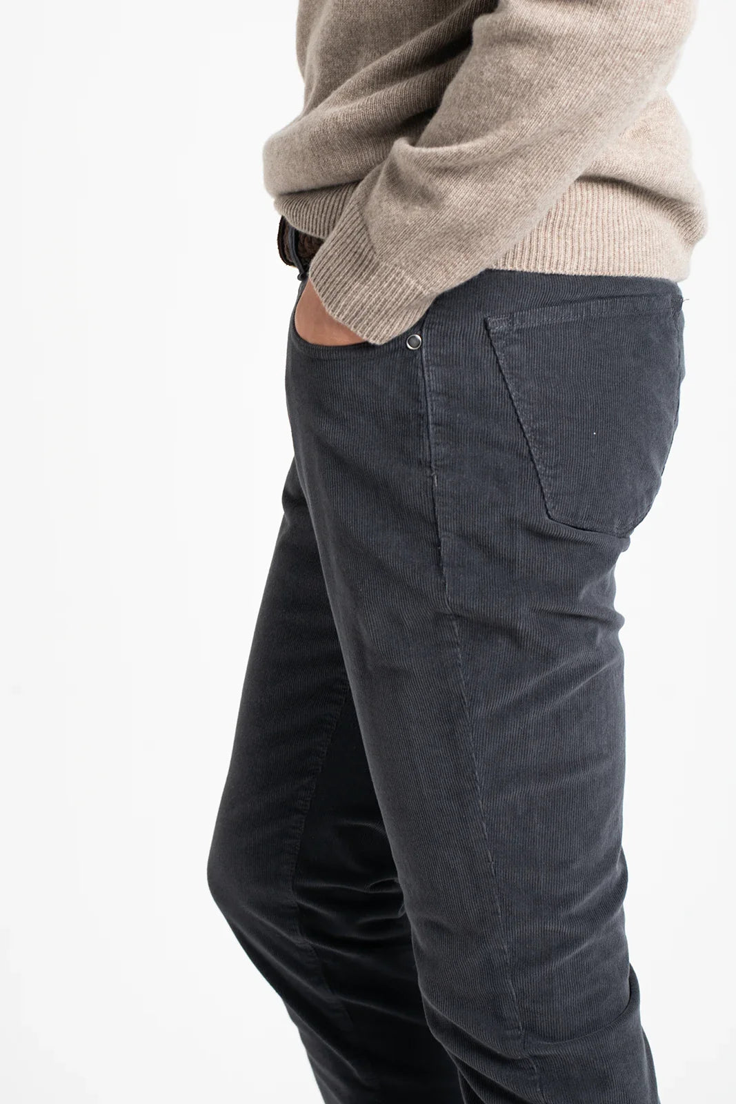 PANTALÓN 5 BOLSILLOS DE PANA GRIS