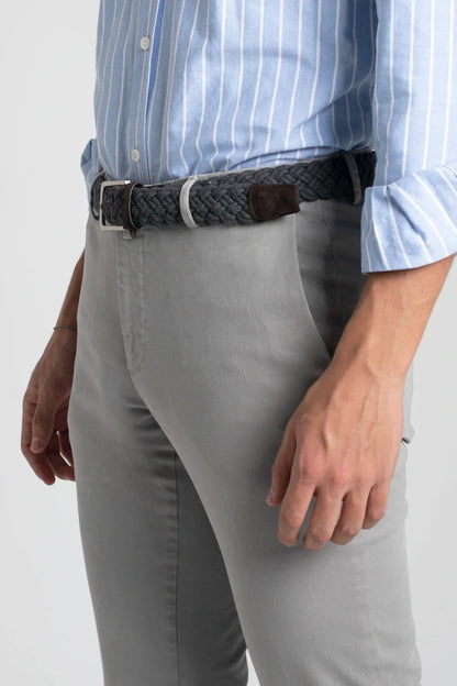 PANTALÓN CHINO GRIS CLARO