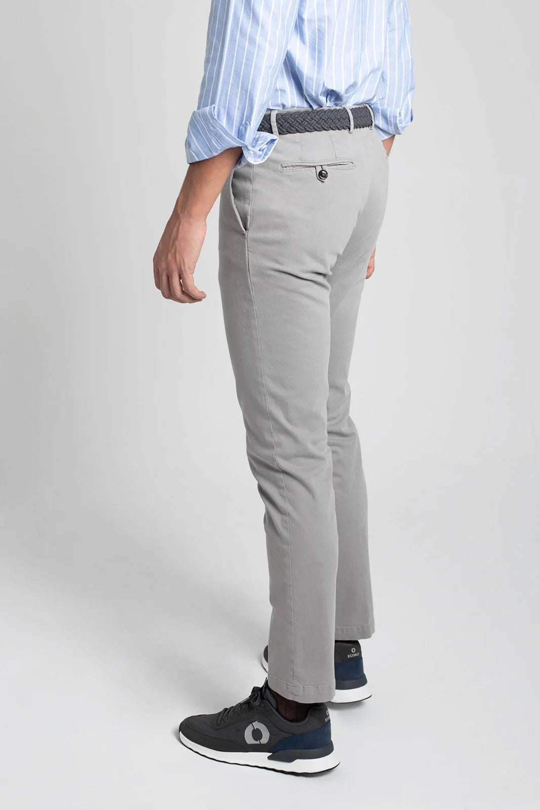 PANTALÓN CHINO GRIS CLARO