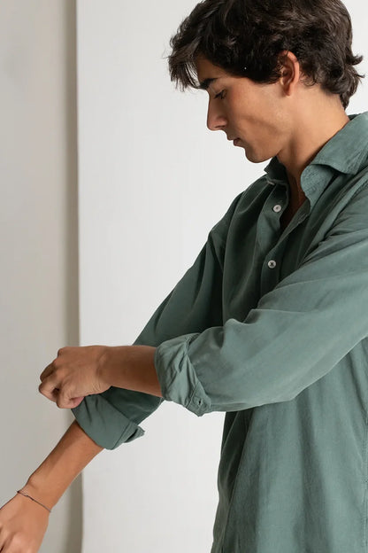 CAMISA DE MICROPANA VERDE LAVADO