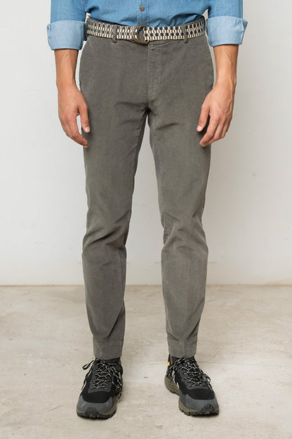 PANTALÓN CHINO DE PANA GRIS VERDOSO