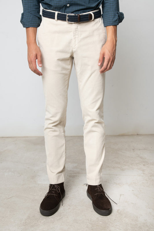 PANTALÓN CHINO DE PANA HUESO