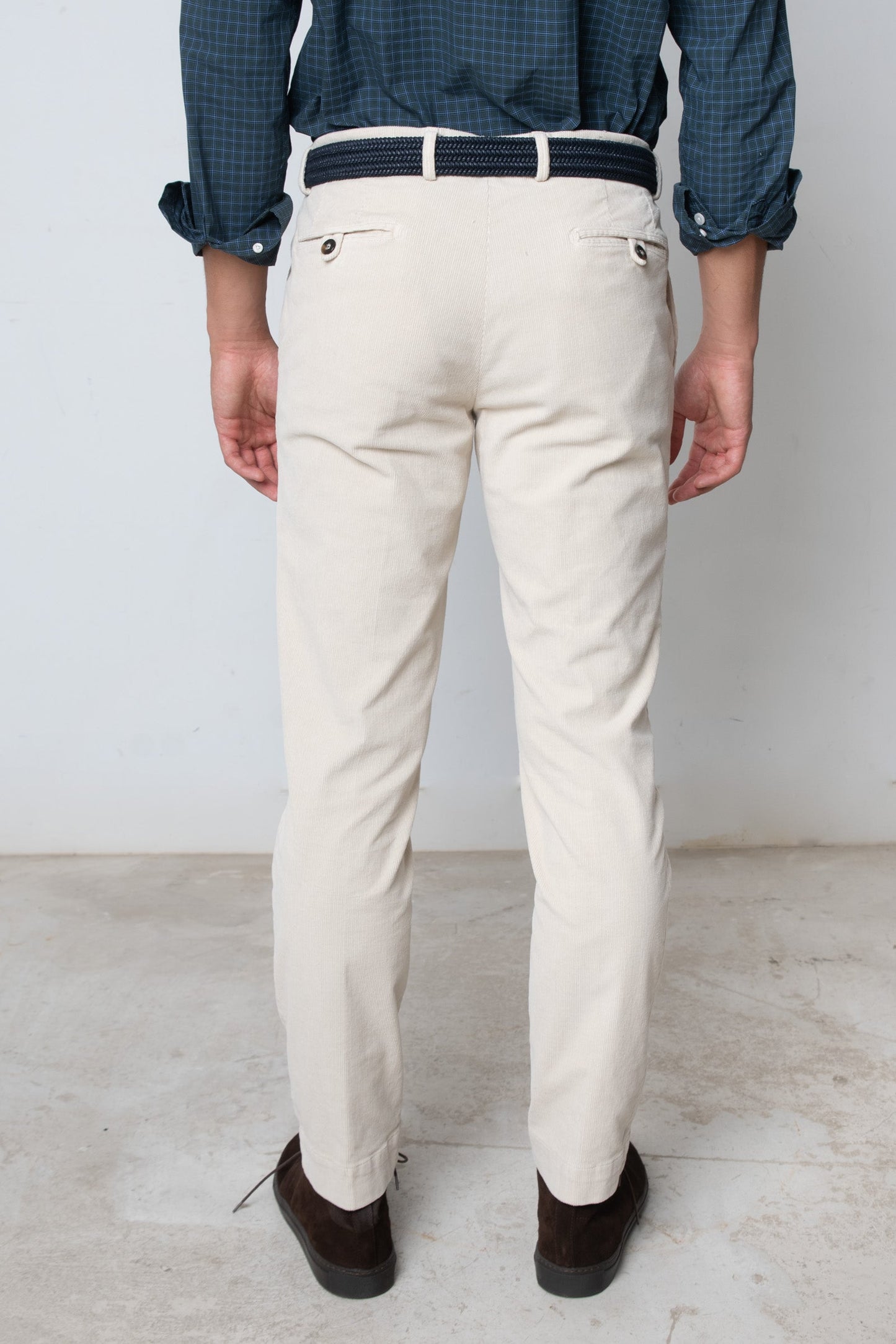 PANTALÓN CHINO DE PANA HUESO