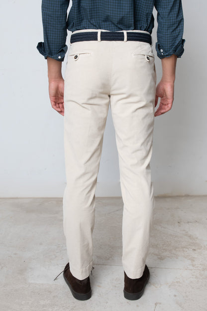 PANTALÓN CHINO DE PANA HUESO